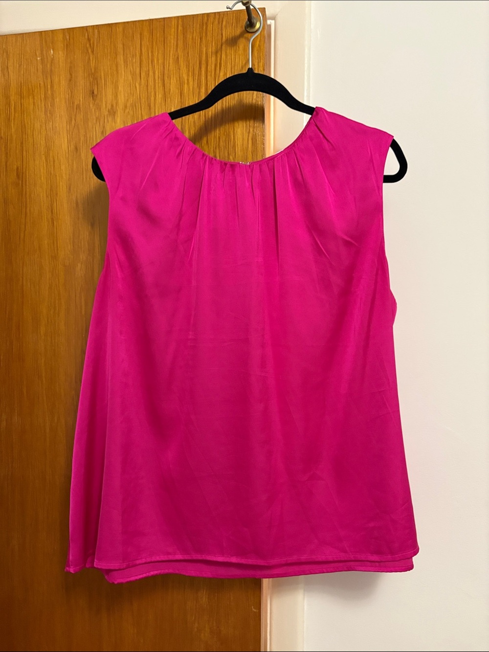 Express Sleeveless Scoop Neck Blouse in Bright Fuchsia